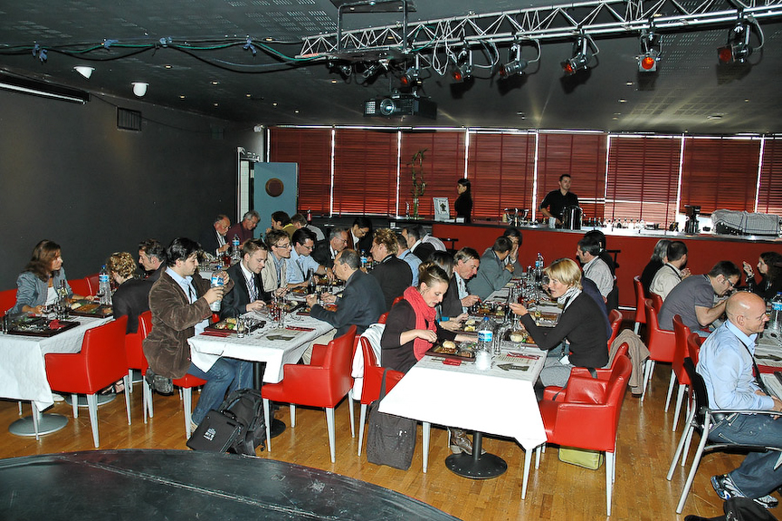 ''Avant-scene'' restaurant 01