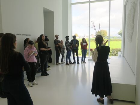 Les étudiants du master Études curatoriales au MusVerre