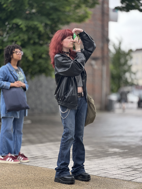 Saint-Amand-les-Eaux, dans le centre-ville, avec une classe de Première option Arts Plastiques