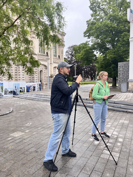 Saint-Amand-les-Eaux, dans le centre-ville, avec une classe de Première option Arts Plastiques