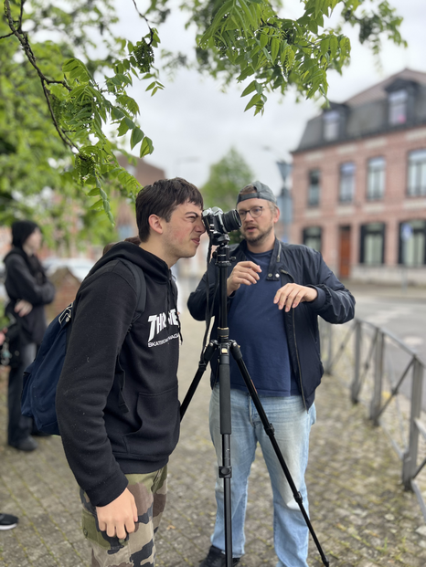 Saint-Amand-les-Eaux, dans le centre-ville, avec une classe de Première option Arts Plastiques