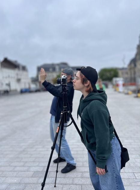 Saint-Amand-les-Eaux, dans le centre-ville, avec une classe de Première option Arts Plastiques