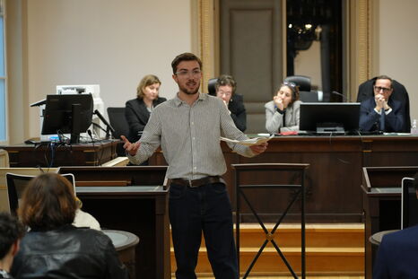 L'un des candidats en pleine plaidoiriel