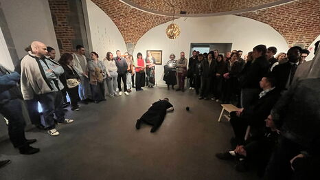 Performance lors du vernissage de l'exposition "Chercher la lumière" au Centre d'Arts Ronzier