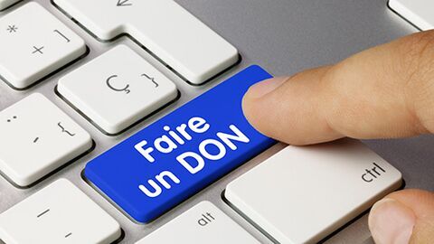 Appui sur la touche Faire un DON de son clavier d'ordinateur