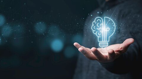 La fondation - Les missions - Visuel d'une ampoule sur une main