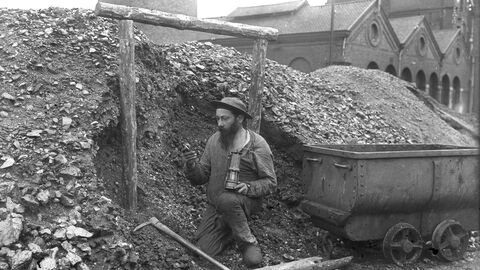 Carte postale tirée des images créées par Mousseron sur le carreau de la mine, donnant l’illusion du fond, Denain, musée d’archéologie et d’histoire locale