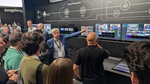 Présentation des solutions Sony Nevion aux étudiants sur le stand au salon IBC 2026